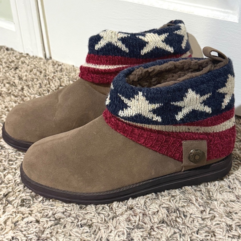 Muk Luks Womens Americana Stars and Stripes Knit Cuff Suede Bootie Slippers 9